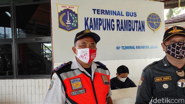 Suasana di Terminal Kampung Rambutan jelang pelarangan mudik 6-17 Mei (Azhar Bagas/detikcom)