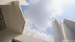Tak Biasa, Masjid Ini Dikepung Pilar Beton
