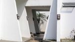 Tak Biasa, Masjid Ini Dikepung Pilar Beton