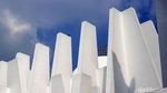 Tak Biasa, Masjid Ini Dikepung Pilar Beton