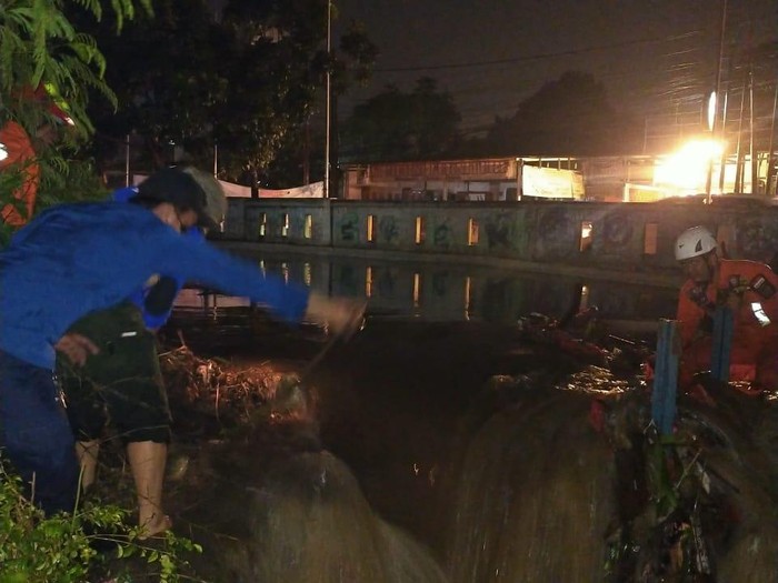 Tanggul Jebol di Perumnas 1 Depok