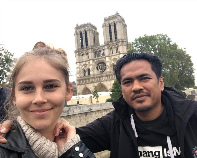 Karena saya tidak suka tempat berisik. Saya dan teman saya mendengar tentang Banda Aceh, oke kita coba pergi ke sana. Aceh besar tapi kecil, itu aneh sih. Kamu akan selalu bertemu orang-orang yang sama dan orang itu biasanya ada di cafe, tuturnya. Foto: Instagram @tiphaine_pln