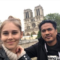 Karena saya tidak suka tempat berisik. Saya dan teman saya mendengar tentang Banda Aceh, oke kita coba pergi ke sana. Aceh besar tapi kecil, itu aneh sih. Kamu akan selalu bertemu orang-orang yang sama dan orang itu biasanya ada di cafe, tuturnya. Foto: Instagram @tiphaine_pln