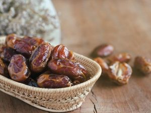 Menu Favorit Berbuka, Ini 7 Manfaat Kurma untuk Kesehatan