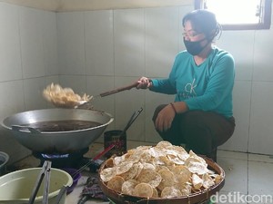 Geliat Usaha Camilan di Trenggalek Jelang Lebaran
