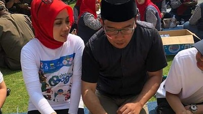 Momen Romantis Atalia Praratya Saat Liwetan Bareng Ridwan Kamil