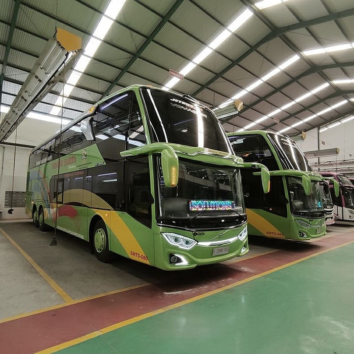 Bus tingkat PO Gunung Harta Bus tingkat PO Gunung Harta