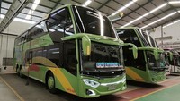 PT Gunung Harta Transport Solutions (GHTS) akhirnya merilis bus double decker pertama mereka. Bus tingkat ini memakai bodi Jetbus3+ SDD, dengan balutan warna hijau muda dan livery kuning, biru, merah, khas bus-bus Gunung Harta. Foto: Instagram @adiputro_official