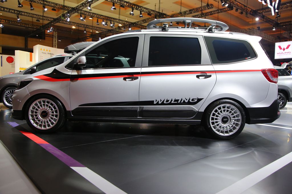 Dua mobil Wuling tampil sporty di IIMS 2021
