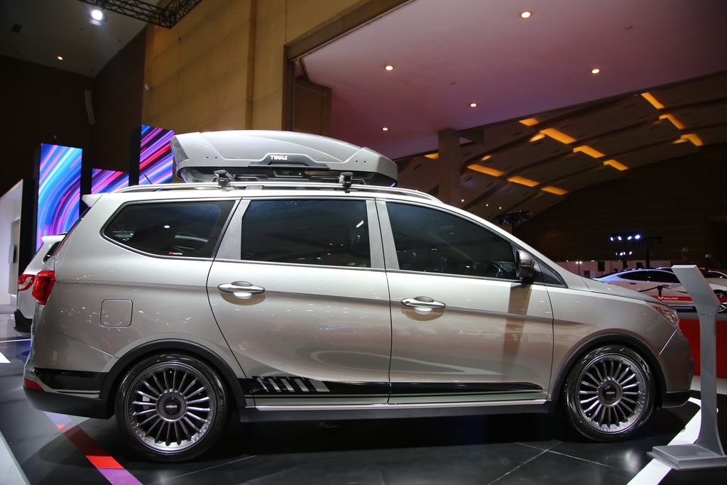 Dua mobil Wuling tampil sporty di IIMS 2021