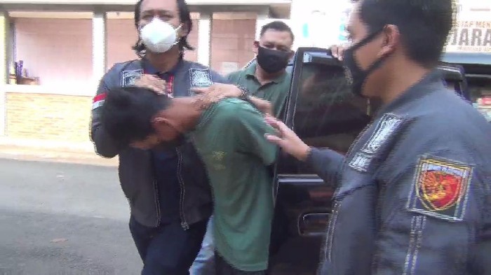 Eks Youtuber Lutfi Kisfauzi ditangkap bawa lari uang Rp 4,2 juta.