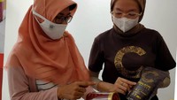 Pasangan suami istri itu adalah Irena Surosoputra dan Nugroho Surosoputra yang selalu ingin hadir memberikan edukasi melalui kampanye #BanggaCokelatIndonedia. dok. Cokelatin Signature