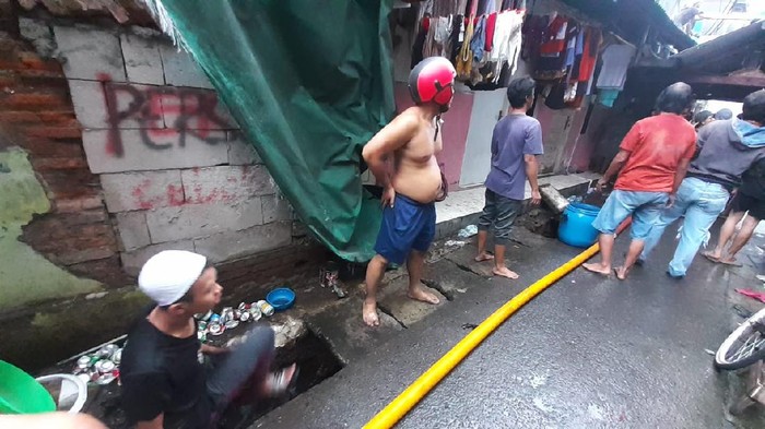 Kondisi kebakaran di Keagungan, Tamansari, Jakarta Barat, Minggu (18/4).