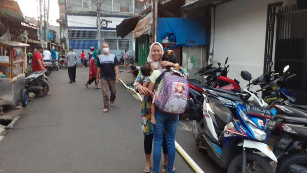 Kondisi kebakaran di Keagungan, Tamansari, Jakarta Barat, Minggu (18/4).