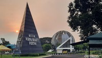 Restorasi dan revitalisasi Taman Mini Indonesia Indah (TMII) dipercayakan pada sosok yang ambil andil revitalisasi GBK. Nantinya akan dibagi ke 4 zona khusus. (Putu Intan/detikcom)