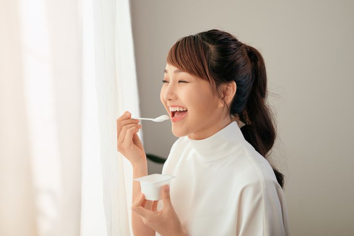 konsumsi yogurt saat sahur dianjurkan agar kesehatan pencernaan tetap terjaga.