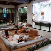 Awal pandemi Corona Jack dan Lauren yang tinggal di sebuah rumah mewah di kawasan Canggu Bali jadi viral. Banyak netizen mengagumi mansion seharga Rp 17 miliaran tersebut. Sayangnya kemewahan itu tidak bisa membuat hubungan keduanya bahagia dan langgeng. Hal tersebut sampaikan Lauren dalam postingannya di Instagram. Foto: Instagram @gypsea_lust