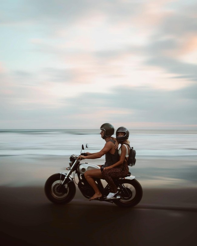 Meski sudah putus, Lauren mengaku masih berhubungan baik dengan mantannya. Diakui Lauren bahwa di awal hubungan mereka bisa langsung terkoneksi. Ia pun bangga dengan pencapaian keduanya sebagai influencer. Wanita 28 tahun itu juga memuji mantannya karena telah mendorongnya bekerja dan bermimpi lebih jauh juga terinspirasi dengan dedikasi pria tersebut dalam bekerja. Foto: Instagram @doyoutravel