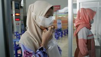 Bandara ini juga telah menggunakan metode GeNose C19 untuk mengetas virus Corona kepada para calon penumpang.