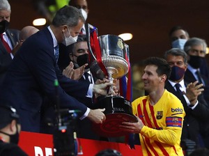 Kapten Messi Akhirnya Angkat Trofi Copa del Rey