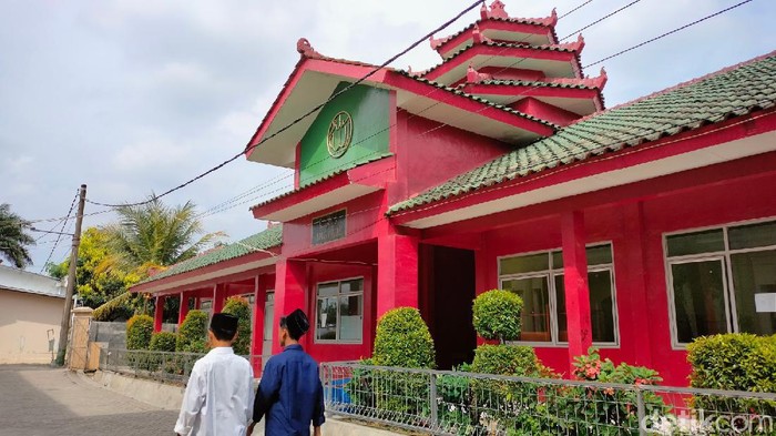 Melihat bangunan bergaya Tionghoa di Ponpes Majalengka