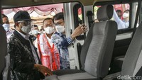 Kementerian Perhubungan mensosialisasikan kendaraan ramah lingkungan untuk menekan emisi gas buang dan konversi motor listrik berbasis baterai buatan UMKM dalam negeri.