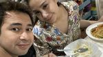 Momen Manis Raffi Ahmad dan Nagita Slavina Saat Makan Bareng Rafathar