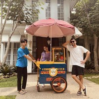 Terakhir ada arti sekaligus YouTuber Raffi Ahmad dan Dimas. Karena memiliki wajah bak kembaran Raffi Ahmad, nama Dimas pun menjadi viral dan terkenal hingga saat ini. Bahkan Dimas telah dianggap adik sendiri oleh Raffi. Foto: Instagram @raffinagita1717