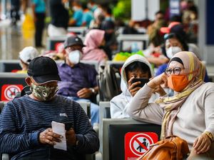 Mereka yang Memilih Mudik Lebih Awal Via Stasiun Pasar Senen