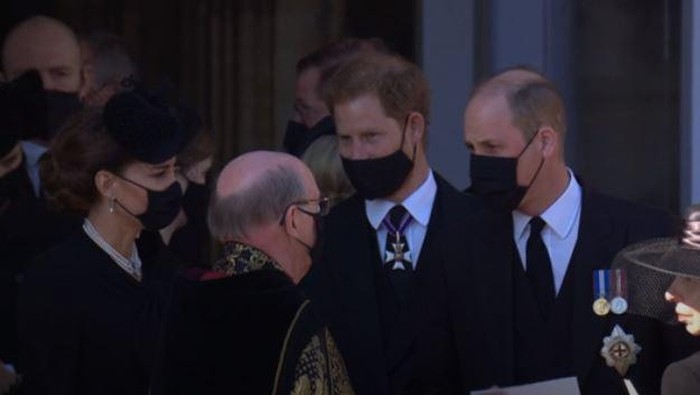 Pangeran William dan Pangeran Harry usai pemakaman Pangeran Philip