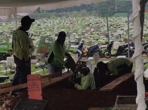 Lokasi Pemakaman Adiguna Sutowo Dijaga Ketat