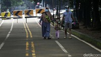 Mereka biasanya berolahraga atau bersantai dengan berjalan kaki.