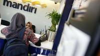 Bank Mandiri. Corporate Secretary Bank Mandiri Rudi As Aturridha mengungkapkan perseroan mengalihkan sebagian besar asetnya di Provinsi Aceh kepada Bank Syariah Indonesia.