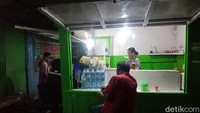 Jangan salah, sate kapur bukan berarti sate yang dimasak memakai kapur. Namun, kapur adalah sebutan bagi payudara sapi yang menjadi bahan utama sate tersebut. Foto: detikFood/Enggran Eko Budianto