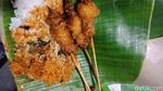 Sate Payudara Sapi yang Lembut Dinikmati Bersama Kuah Gulai dan Serundeng
