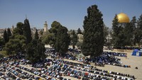 Al-Aqsa menjadi salah satu dari 3 masjid yang diistimewakan oleh Allah. Dua masjid lainnya adalah Masjidil Haram di Makkah dan Masjid Nabawi di Madinah, Arab Saudi.