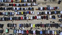 Dalam sebuah hadis, Rosululllah Muhammad SAW mengatakan mengerjakan salat di Masjid Al Aqsha mempunyai keutamaan 1000 kali lipat dibandingkan salat di masjid lainnya.