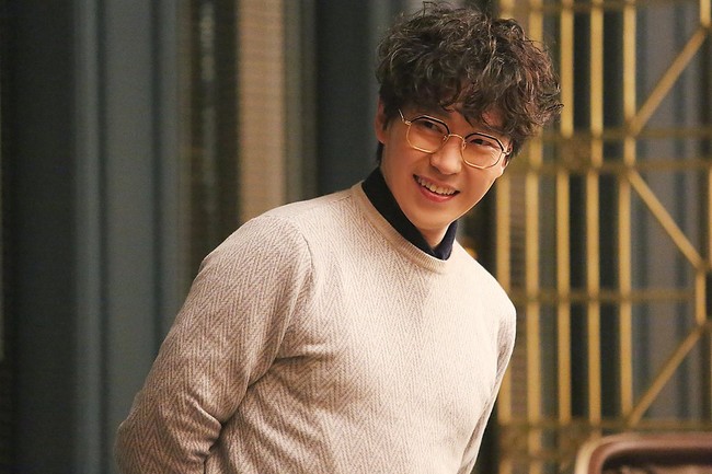 Seperti diketahui, The Penthouse 2 resmi menayangkan episode terakhirnya, Jumat (2/4/2021) lalu. Foto muda Uhm Ki Joon pun mengobati rasa kangen penggemar menjelang penayangan The Penthouse Season 3, Juni mendatang. Foto: dok. Sidus HQ