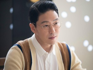 Aktor The Penthouse Uhm Ki Joon Umumkan Pernikahan, Pernah Digosipkan Gay