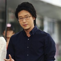 Agensi Uhm Ki Joon, Sidus HQ pun membagikan sejumlah foto mudanya untuk penggemar, Kamis (15/4/2021). Termasuk foto Uhm Ki Joon saat mulai berkarier sebagai aktor. Foto: dok. Sidus HQ