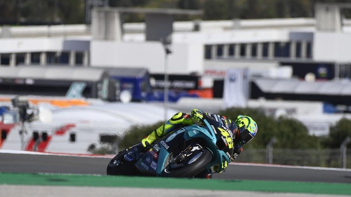 PORTIMAO, PORTUGAL - APRIL 17: Valentino Rossi of Italy and Petronas Yamaha SRT  rounds the bend during the MotoGP of Portugal - Qualifying at Autodromo Internacional Do Algarve on April 17, 2021 in Portimao, Portugal. (Photo by Mirco Lazzari gp/Getty Images)