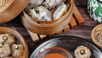 Ngemil dim sum online buatan @feelo.dimsum, menu yang ditawarkan bikin ngiler. Ada dim sum ayam topping smoke beef, crab stick, gyoza dan mozarella. Foto: Instagram: @feelo.dimsum