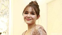 Dia juga pernah tampil berhijab di sebuah unggahan Instagram. Tak heran banyak yang mengira dirinya pindah agama. (Foto: Noel/detikcom)