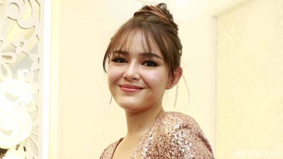 Senyum Manis Amanda Manopo Usai Diisukan Mualaf