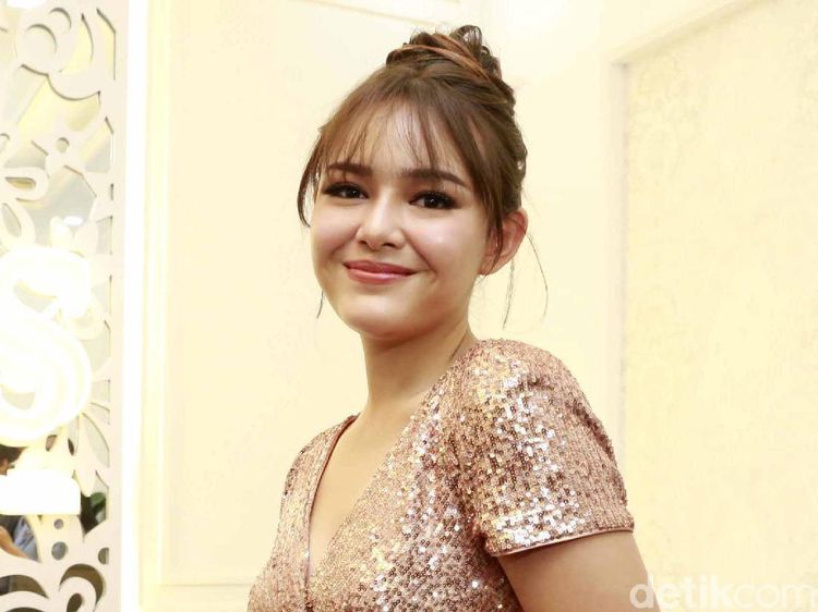 Senyum Manis Amanda Manopo Usai Diisukan Mualaf
