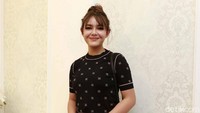 Aku suka aja masak buat orang yang puasa atau orang sahur, takutnya kan catering datengnya suka telat jadi aku stand by, katanya. (Foto: Noel/detikcom) 