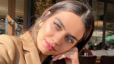 10 Foto Amine Gulse, Ratu Kecantikan Istri Pemain Bola Muslim Ozil
