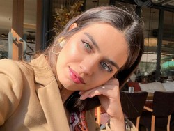 10 Foto Amine Gulse, Ratu Kecantikan Istri Pemain Bola Muslim Ozil