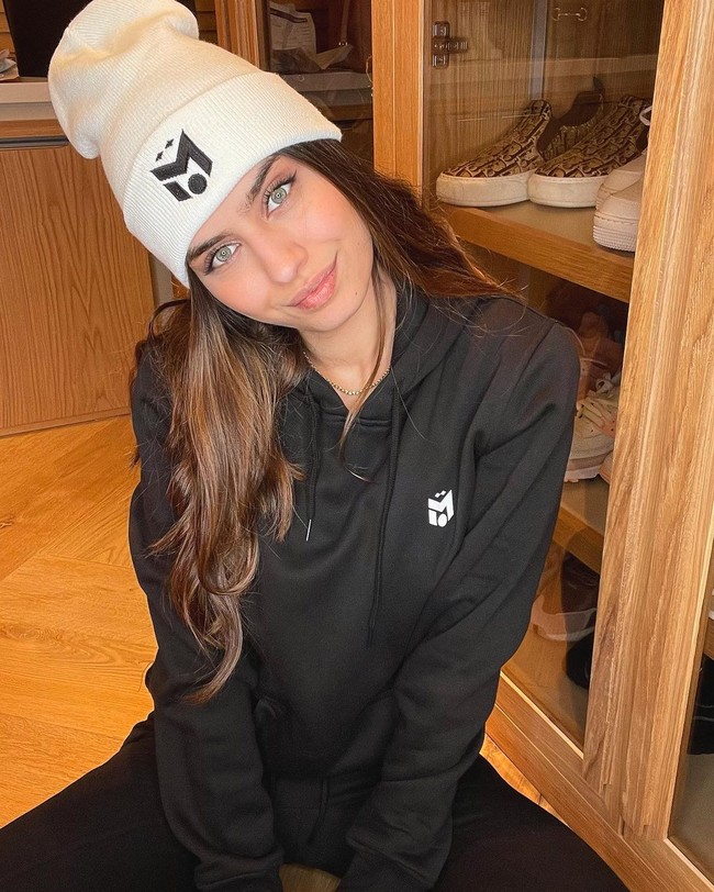 Sebelum menikah, Ozil dan Amine mengadakan pesta pre-wedding meriah yang dihadiri ratusan tamu. Sedangkan prosesi pernikahannya sendiri berlangsung cukup mewah. Momen bahagia mereka bahkan dihadiri oleh Presiden Turki Recep Tayyip Erdogan. Foto: Instagram @gulseamine