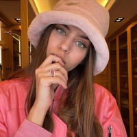 Amine yang tahun ini menginjak usia 28 lahir dan sempat besar di Swedia. Sekembalinya ke Istanbul, Turki, ia mulai bekerja sebagai model dan aktris juga mengikuti ajang kecantikan di 2014. Foto: Instagram @gulseamine